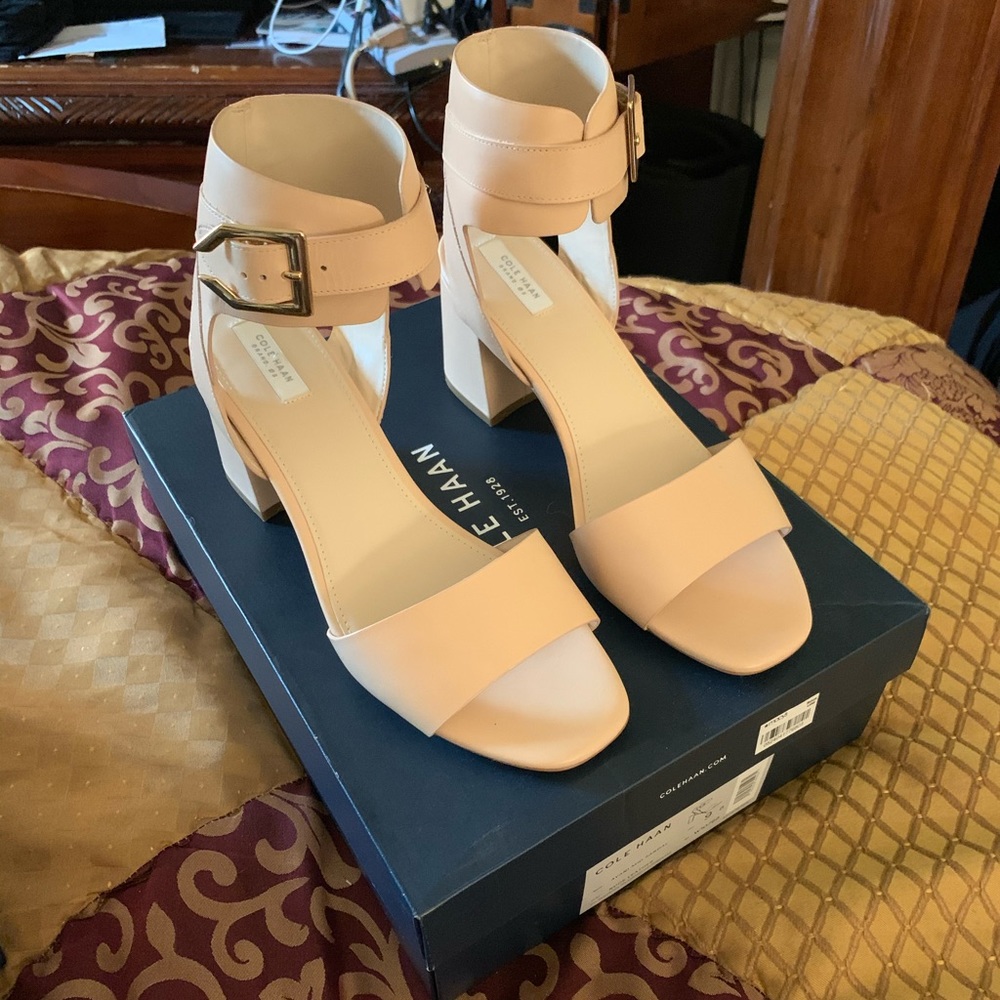 Cole Hana sandals size 9 nude